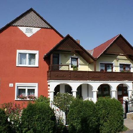 Papp Apartmanház Vonyarcvashegy Exterior foto