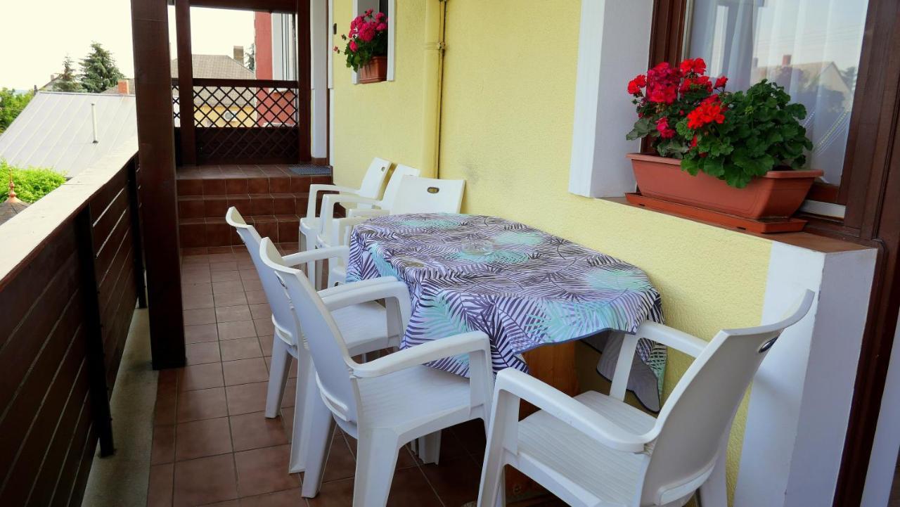 Papp Apartmanház Vonyarcvashegy Exterior foto