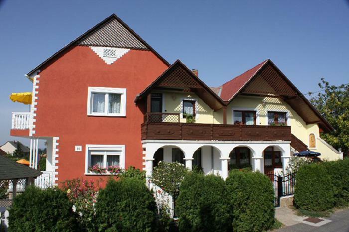 Papp Apartmanház Vonyarcvashegy Exterior foto